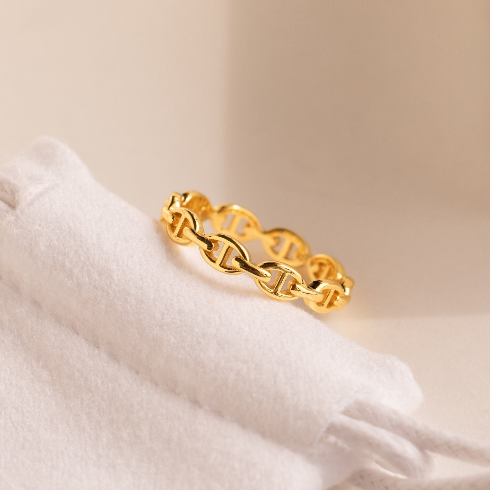 Unity Elegance: The Reese Link Ring